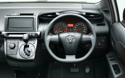 фото №4 Toyota Wish рестайлинг 2012-2017