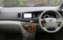 фото №4 Toyota Isis 2-й рестайлинг 2009